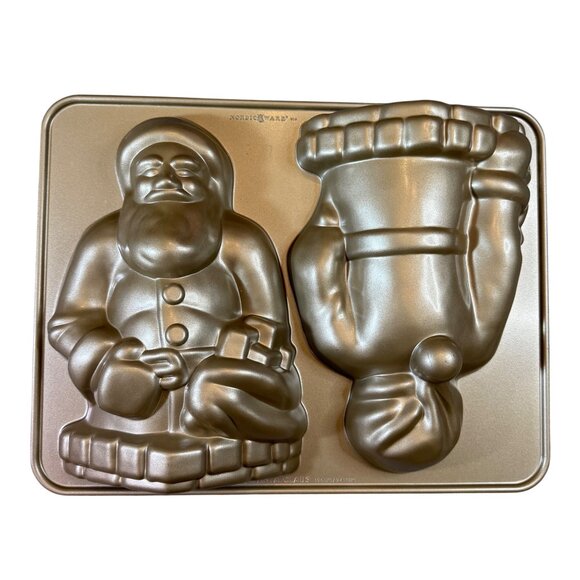 Nordic Ware 3D Vintage Santa Claus Cake Pan 10 Cups Gold Old Christmas USA - Picture 1 of 4